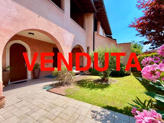 Casa quadrilocale in vendita in Via della Sorgente, Corte Franca