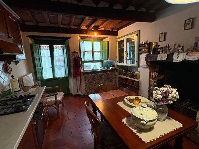 Appartamento con 6 locali in vendita in Borgo A Mozzano