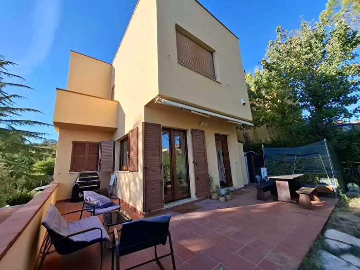 Casa con 7 locali in vendita in Via Candia, Ancona