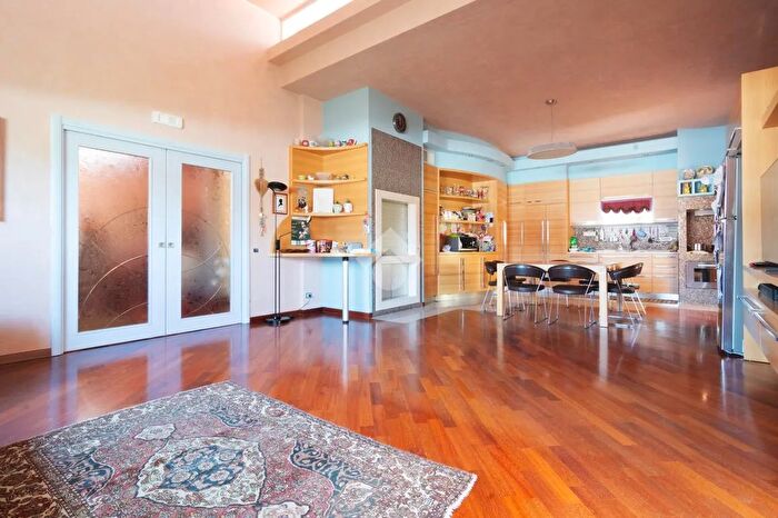 Casa con 8 locali in vendita in Via Giuseppe Lacalandra, Conversano