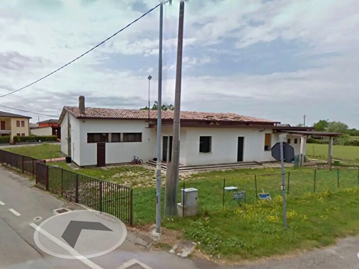 Casa con 7 locali in vendita in Via Rocche, Bovolenta