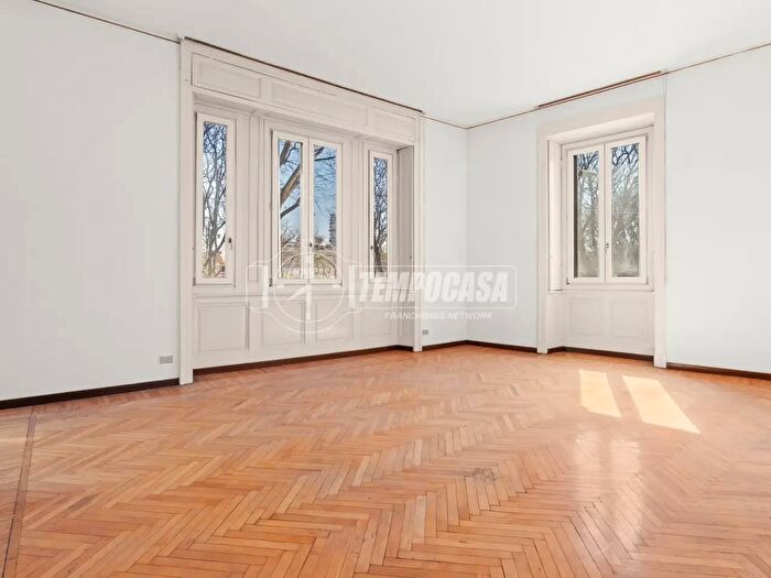 Appartamento con 5 locali in vendita in Via Cadore, Milano