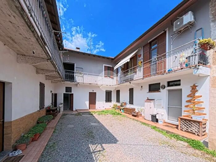 Appartamento trilocale in vendita in Via Indipendenza, Gallarate