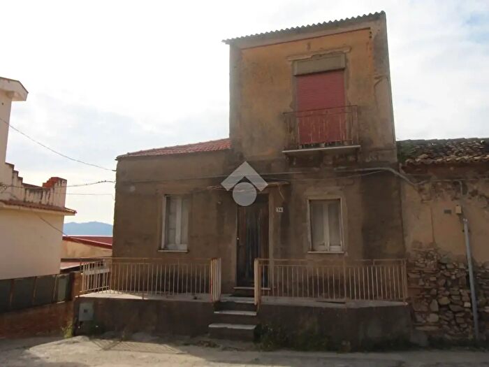 Casa trilocale in vendita in Via Nazionale, Villa San Giovanni