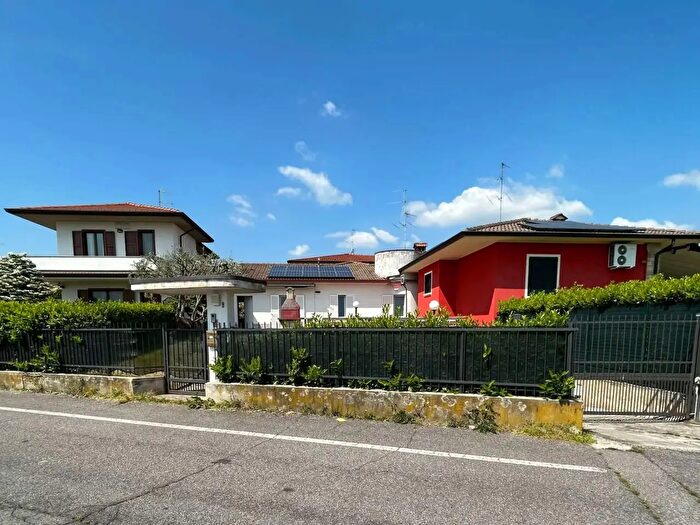 Casa quadrilocale in vendita in Via Corrado Alvaro, Verdellino