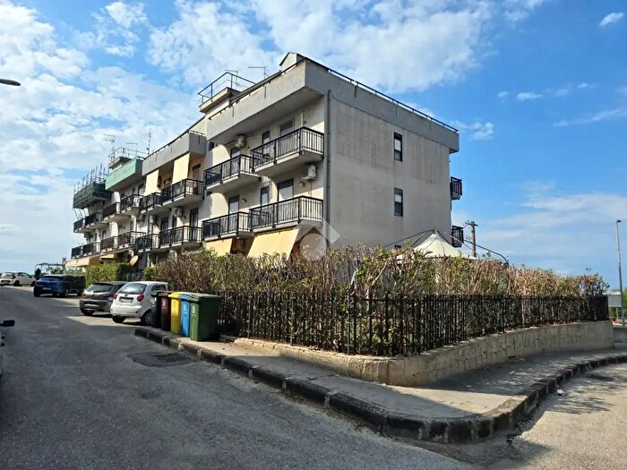 Appartamento quadrilocale in vendita in Via delle Orchidee, Melilli