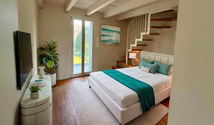 Appartamento con 6 locali in vendita in Cesena