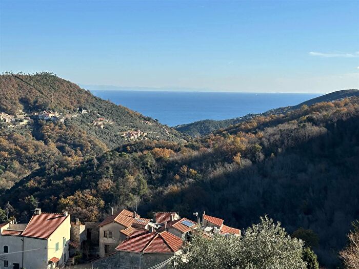 Appartamento trilocale in vendita in Noli Savona Sv, Vezzi Portio