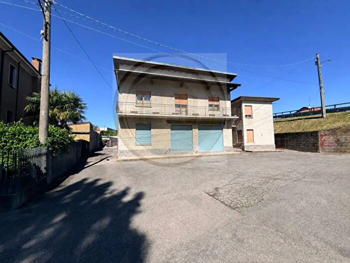 Casa con 7 locali in vendita in Via Rosselli, Cavaria Con Premezzo