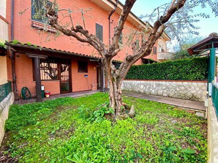 Casa quadrilocale in vendita in Via degli Oleandri, Colleferro