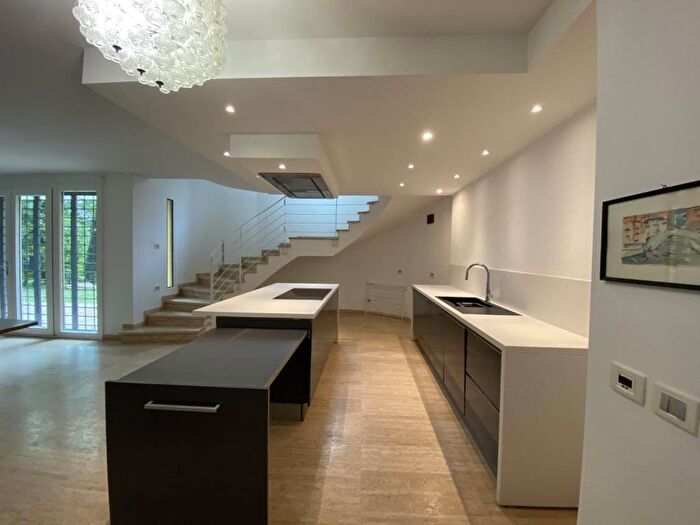 Casa con 6 locali in affitto in Via Predosa, Zola Predosa