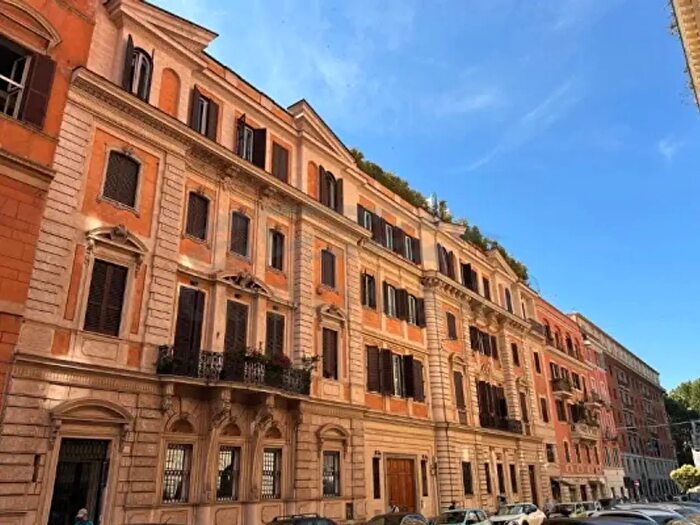 Appartamento trilocale in vendita in Via Giacomo Leopardi, Roma