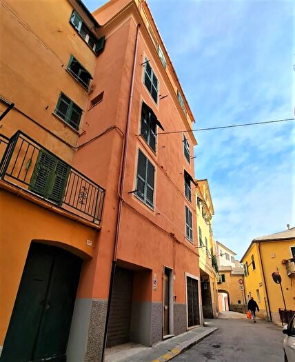 Appartamento quadrilocale in vendita in Via Sapello, Genova