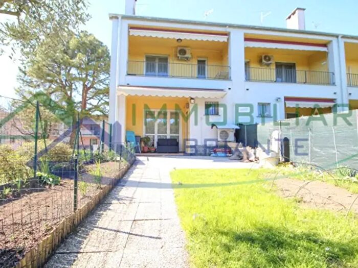 Casa quadrilocale in vendita in Via Alessandro Volta, Vergiate