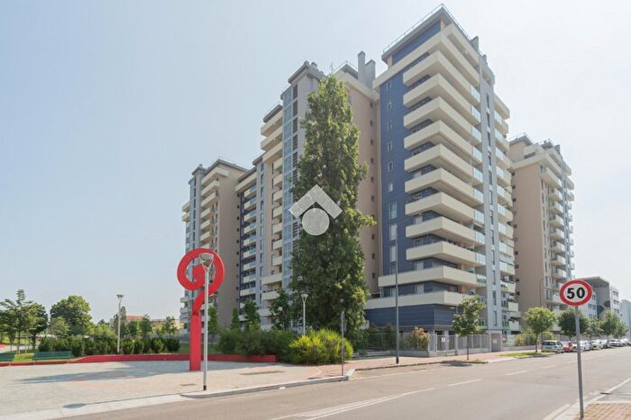 Appartamento trilocale in vendita in Via Castellanza, Milano