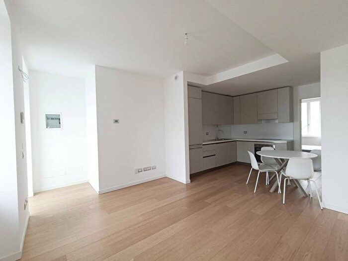 Appartamento trilocale in affitto in Via Andrea Solari, Solari, Milano