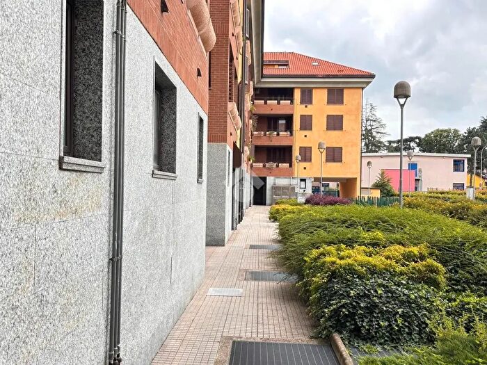 Appartamento trilocale in affitto in Via Statuto, Rho