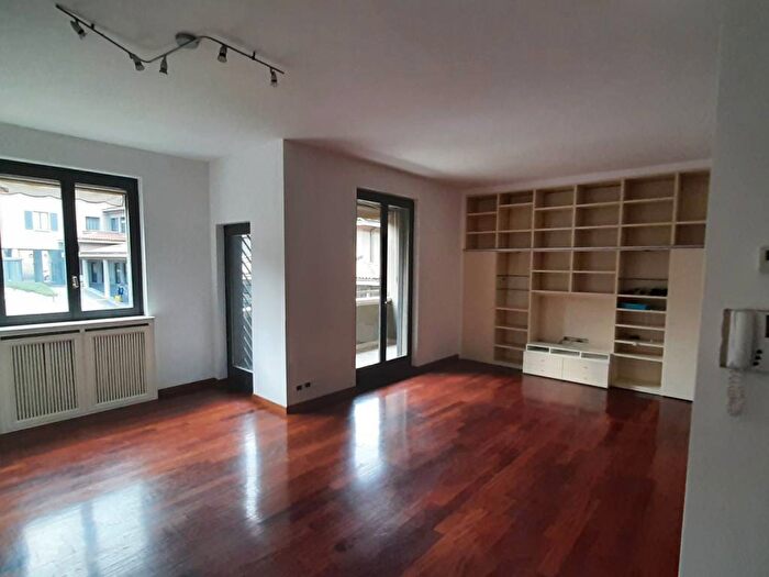 Appartamento con 5 locali in affitto in Via San Martino, Centro Storico, Monza