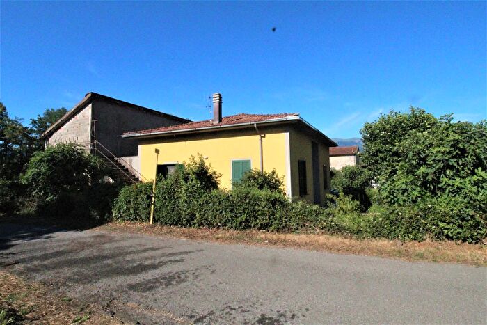 Casa con 6 locali in vendita in Mulazzo