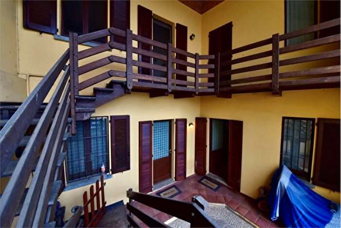 Casa con 6 locali in vendita in Cantu