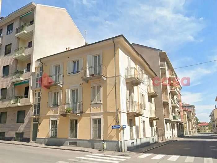 Appartamento con 7 locali in vendita in Via De Geneys, Pinerolo