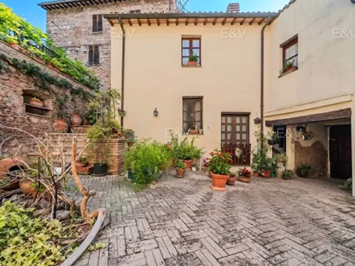 Casa con 6 locali in vendita in Via Consolare, Spello