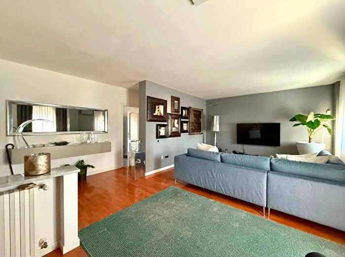 Appartamento con 6 locali in vendita in Piazza Martiri delle Foibe Bra, Bra