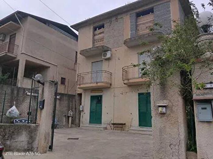 Appartamento con 5 locali in affitto in Contrada Partadinello No Number, Montelepre