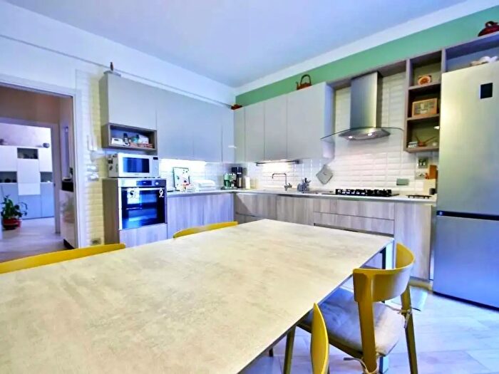 Appartamento con 6 locali in vendita in Via Ravaschio, Genova