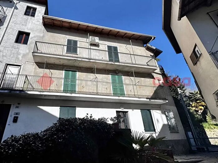 Casa con 5 locali in vendita in Via Felice Cavallotti, Arona