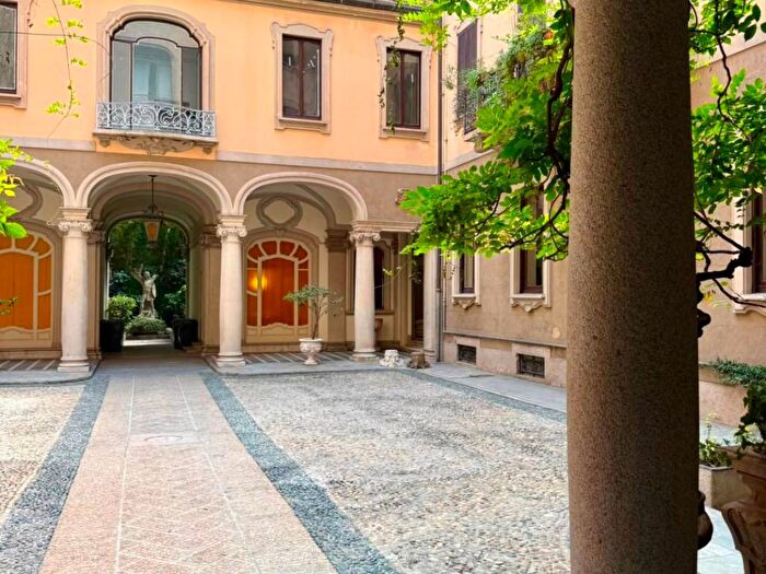 Appartamento bilocale in affitto in Via Aurelio Saffi, Vincenzo Monti, Milano