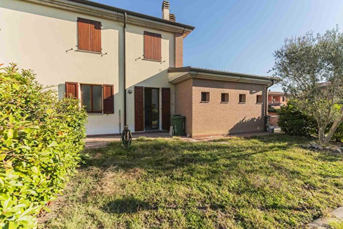 Casa con 5 locali in vendita in Via Luigi Einaudi, Poggio Renatico