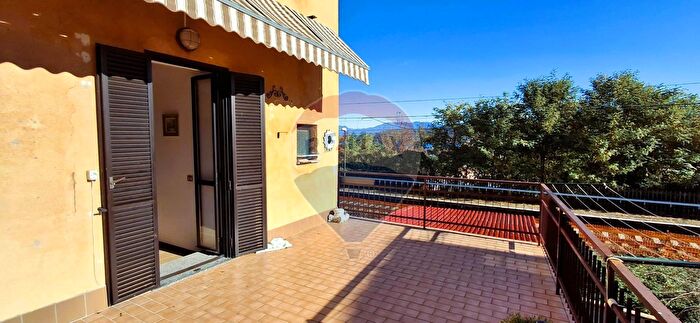 Appartamento trilocale in vendita in Via Roma, Dormelletto