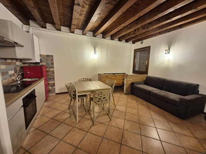 Casa bilocale in affitto in Via Baracca, Centro, Schio