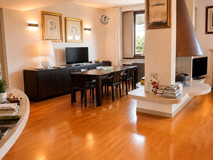 Appartamento con 5 locali in affitto in Viale Giovanni Mariotti, Centro Storico, Parma