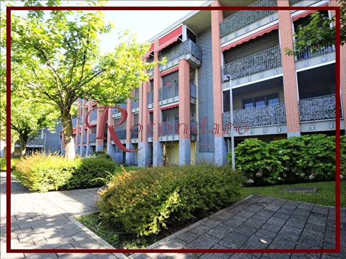 Appartamento quadrilocale in vendita in Via Romeo Salvini, Trezzano Sul Naviglio