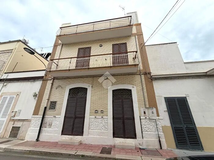 Casa con 6 locali in vendita in Via Fiume, Bari