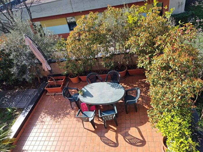 Appartamento trilocale in affitto in Via Remo la Valle, Giambellino, Milano