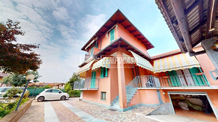 Casa con 5 locali in vendita in Via Accademia degli Innominati, Bra