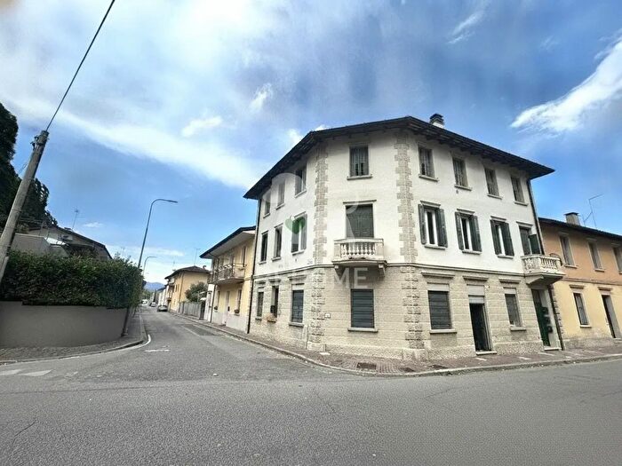 Appartamento trilocale in vendita in Via Pirano, Udine