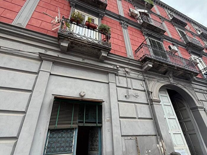 Appartamento bilocale in affitto in Via della Grotta Vecchia, Fuorigrotta, Napoli