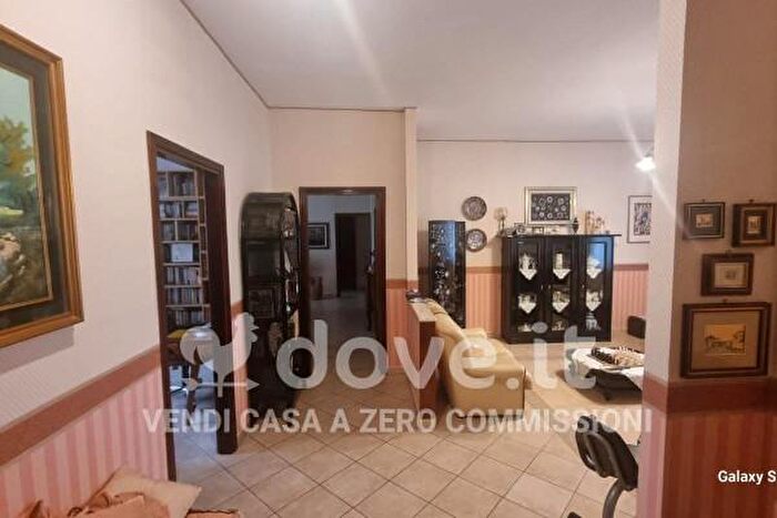 Appartamento con 6 locali in vendita in Via Giovanni Battista, Avellino