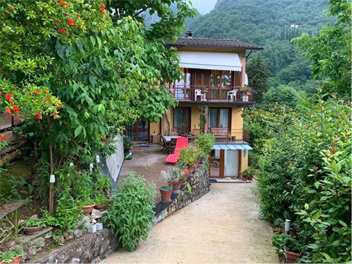 Appartamento con 5 locali in affitto in Via Nuova, Camaiore Paese, Camaiore