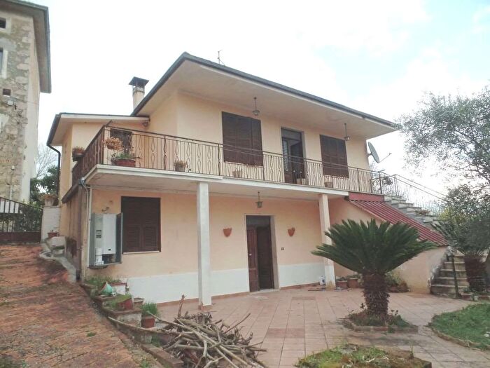 Casa con 6 locali in vendita in Via Tiscio, Casalvieri