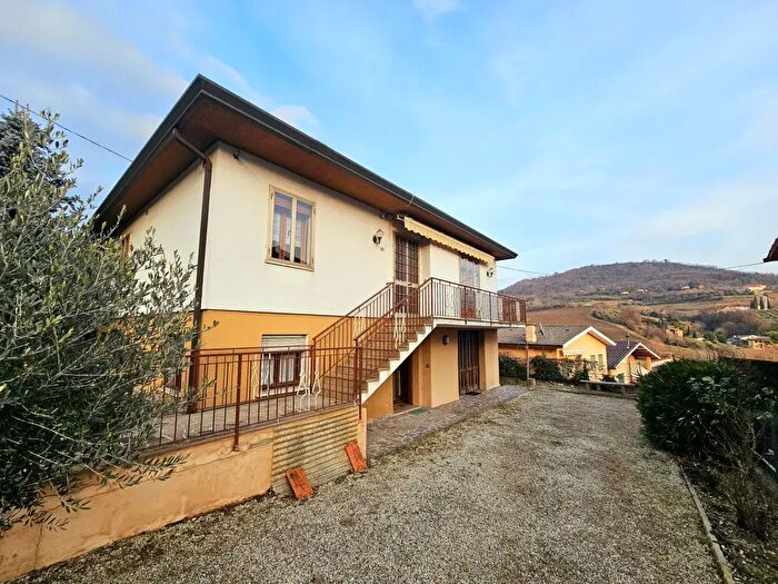 Casa trilocale in vendita in Via Chiesa Cinto, Cinto Euganeo