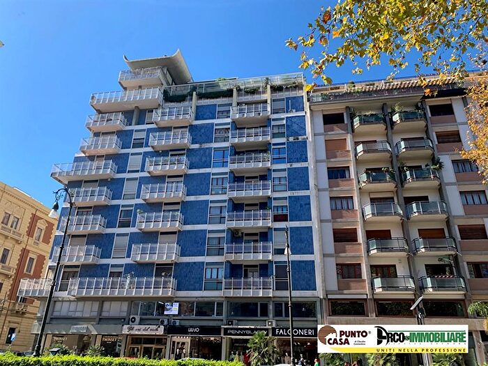 Appartamento con 6 locali in vendita in Via della Libertà, Palermo