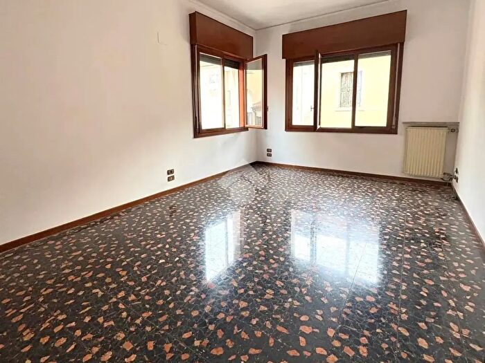 Appartamento trilocale in vendita in Via Collalto, Treviso