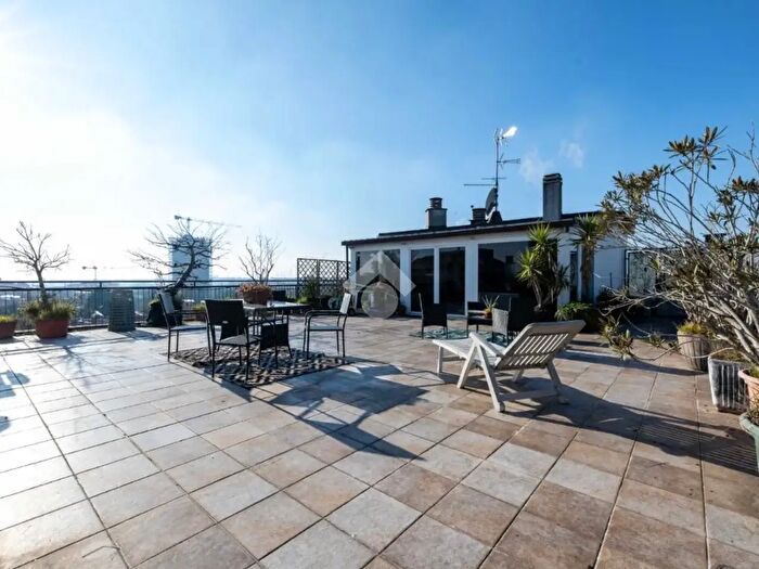 Appartamento trilocale in vendita in Via Astura, Milano