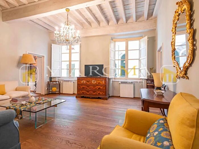 Appartamento con 7 locali in vendita in Lucca