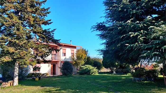 Casa con 9 locali in vendita in Montebelluna